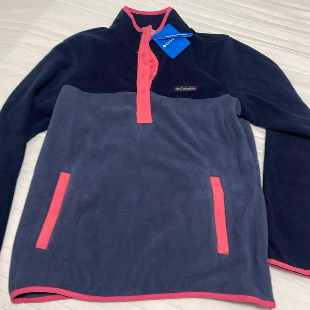 COLUMBIA FLEECE NWT!
Brand new with tags!
Perfect Christmas gift!